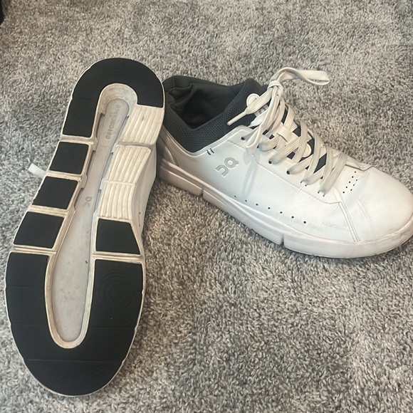 On cloud Roger - Picture 2 of 2